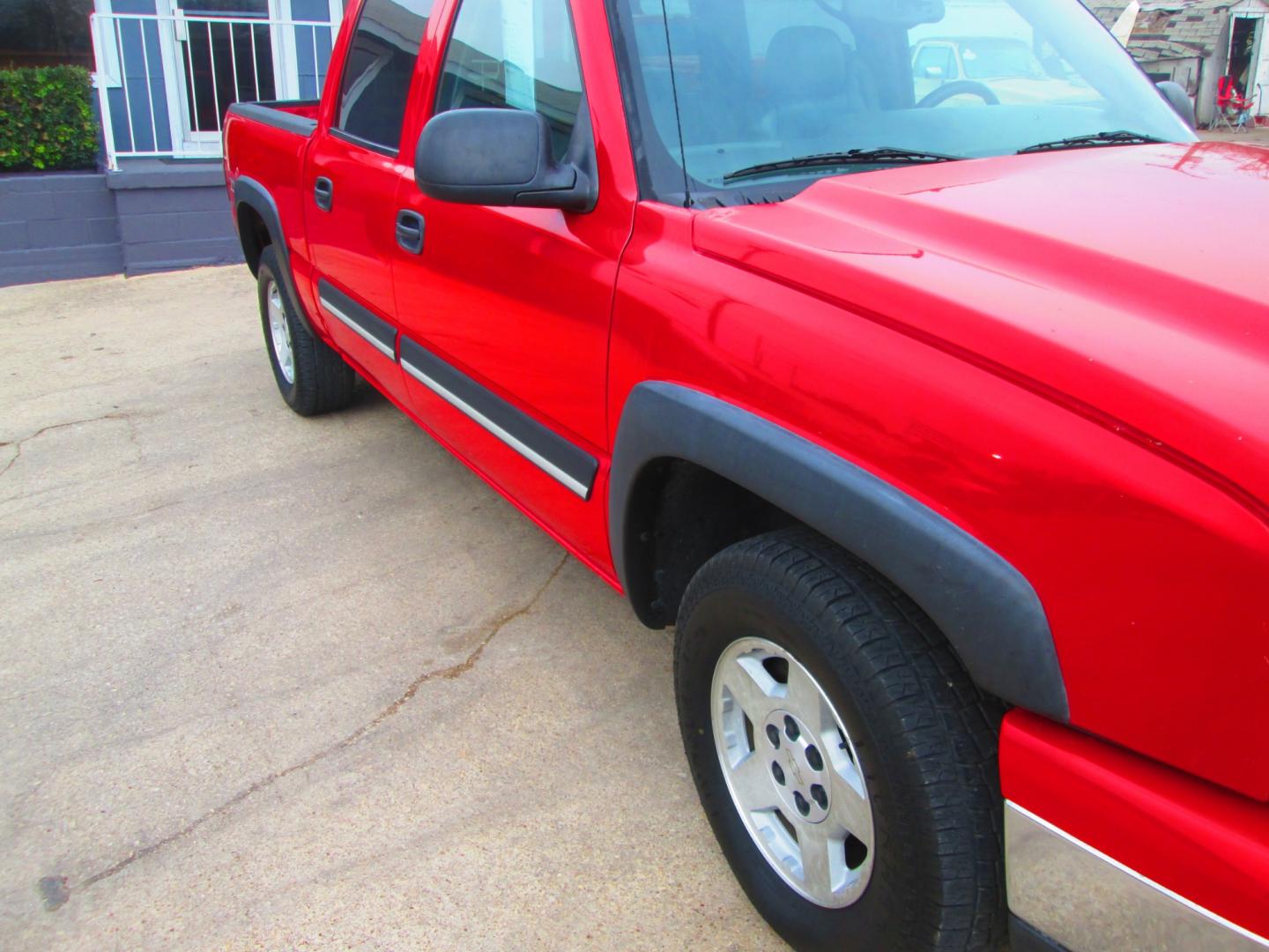 2007 RED Chevrolet Silverado 1500 (2GCEK13Z771) , located at 1815 NE 28th St., Fort Worth, TX, 76106, (817) 625-6251, 32.795582, -97.333069 - Photo#2